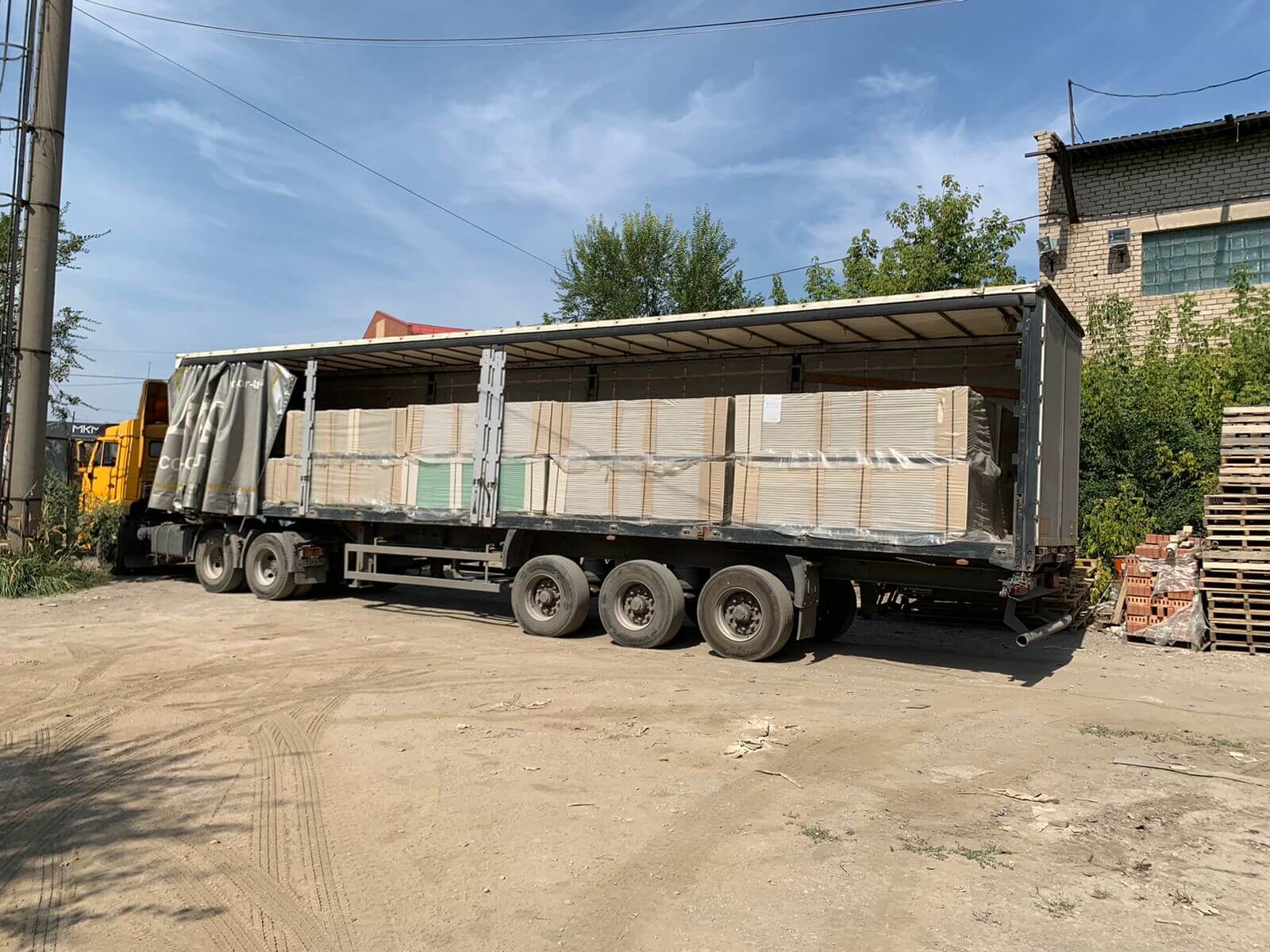 Поступление гипсокартона декоратор сухой и влагостойкий 9 и 12 мм
